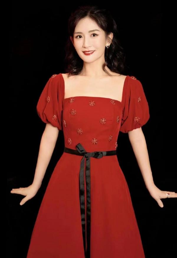 春晚新晉主持馬凡舒撞衫謝娜！禮服到底怎麼選？速速收藏