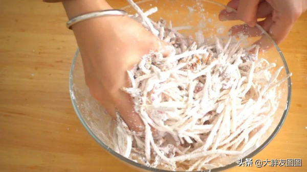 有芋頭嗎？快做這道菜，外脆內軟，鹹香好滋味