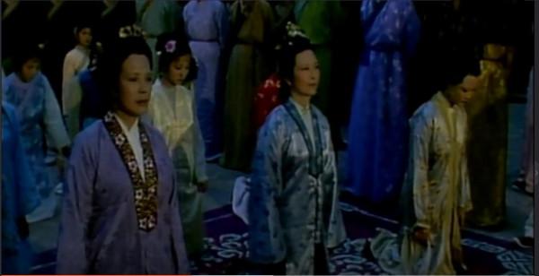 《紅樓夢》裡的中秋風俗，賈珍為什麼送賈母月餅和西瓜？