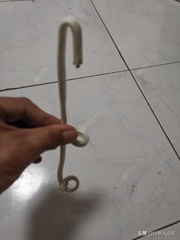 小物件巧構思細雕琢做成一個多功能的小釣具