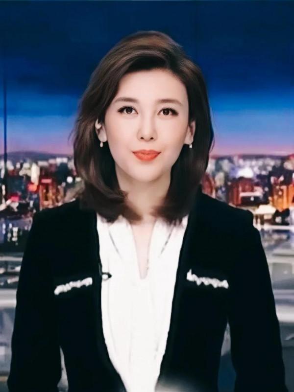 央視中文國際頻道《海峽兩岸》主持人李紅