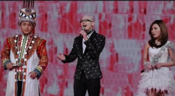 平安和王小瑋在寧夏衛視春晚聯袂演唱，他倆在虎年的發展值得期待