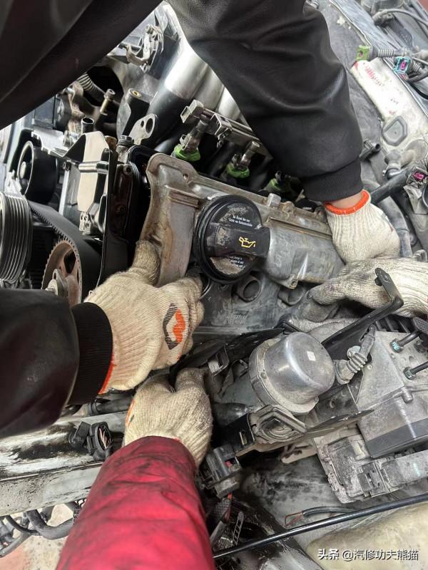 經濟下行購買新車計劃暫緩，翻新復古老爺車圓屁股奧迪老A6照樣香