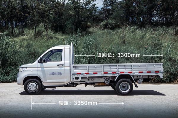 五菱榮光新卡6輪版上市，有空調帶氣囊，搭載1.8L動力，5.98萬起