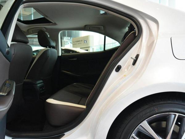 當年新車賣不動，如今大家搶著要的進口豪車，實拍雷克薩斯IS