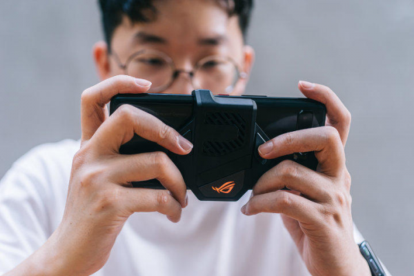 暖冬雙旦節日來臨，禮物別挑傳統的，這些電子產品最受男生歡迎