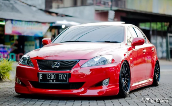 10萬買輛開了11年的雷克薩斯IS300,比同樣價錢的新車香在哪裡? 10萬買輛開了11年的雷克薩斯IS300,比同樣價錢的新車香在哪裡?