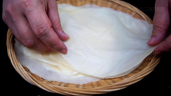 做春餅時，這2步食材不能省，2分鐘100張，扯不破也不爛，比紙薄