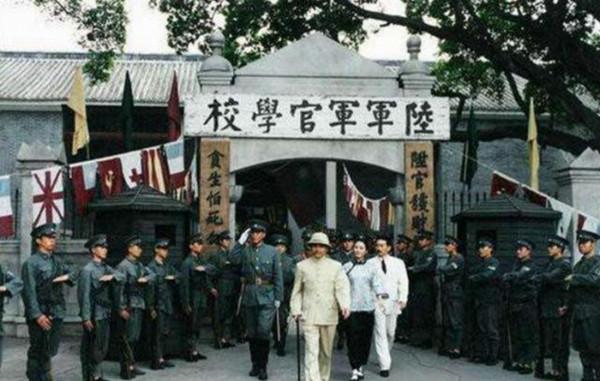 黃埔軍校“怪案”:前6期將星如雲,後17期卻為何再難出名將? 黃埔軍校“怪案”:前6期將星如雲,後17期卻為何再難出名將?