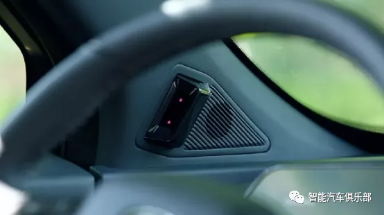 智慧汽車中攝像頭的8大應用