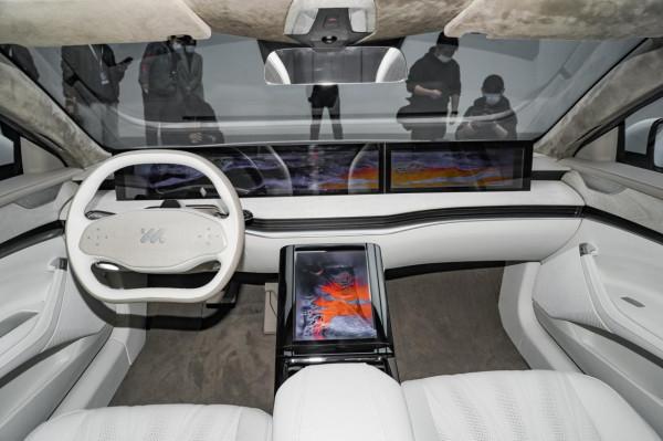 智己L7：中大型車，高1482毫米，造型低趴