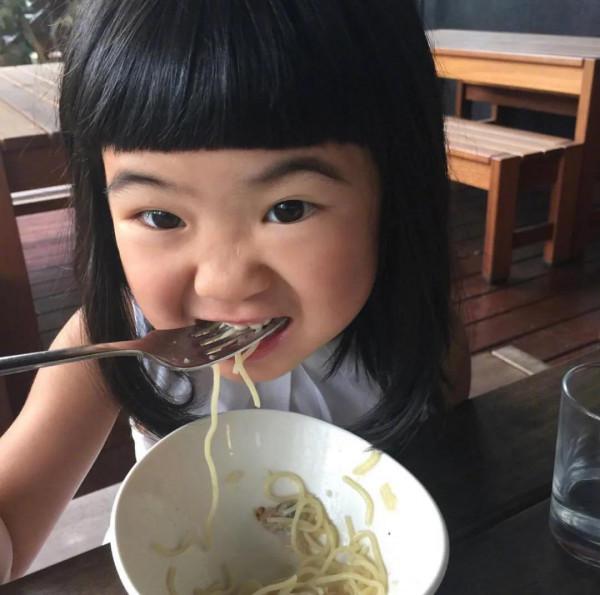 曹格女兒女大十八變