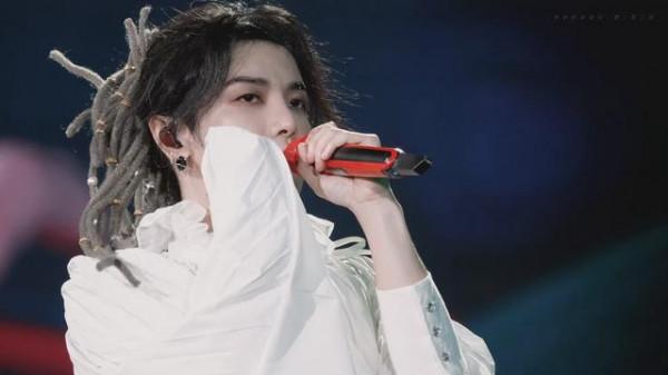 華晨宇新歌《好想我回來啊》,破碎感十足卻治癒心靈 華晨宇新歌《好想我回來啊》,破碎感十足卻治癒心靈