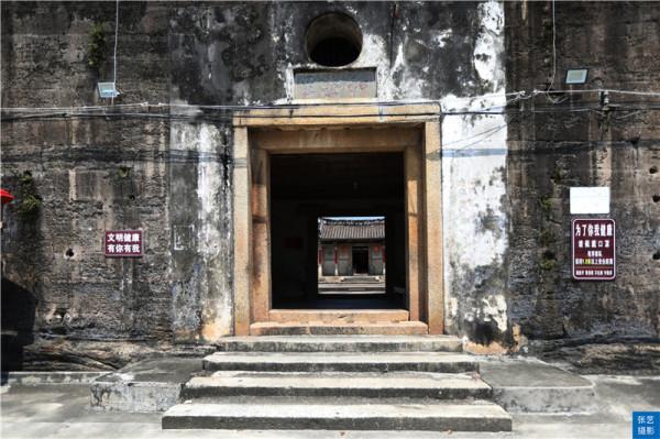 粵東有一座石寨古村落,牆寬4米的“城中城”,固若金湯名不虛傳 粵東有一座石寨古村落,牆寬4米的“城中城”,固若金湯名不虛傳