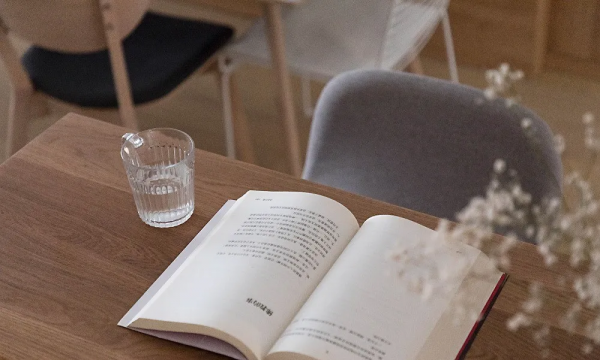 122㎡簡約原木風格新房裝修，復古半牆設計文藝清新