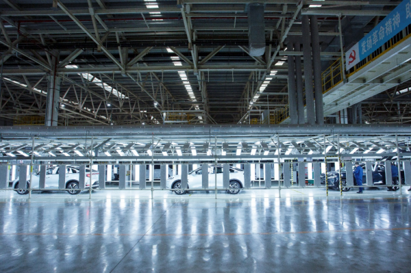 從一座高智慧工廠開始來區分電動汽車