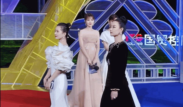 回顧2019金雞獎高光瞬間,今年搶佔人群C位的到底是誰? 回顧2019金雞獎高光瞬間,今年搶佔人群C位的到底是誰?