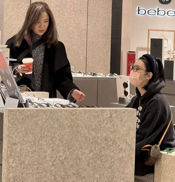 奚夢瑤二胎封肚後胖不少！穿休閒裝逛街不像闊太，豪門氣場太弱