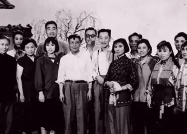 紅13軍政委建國前3個月去世，兩個女兒皆是才女