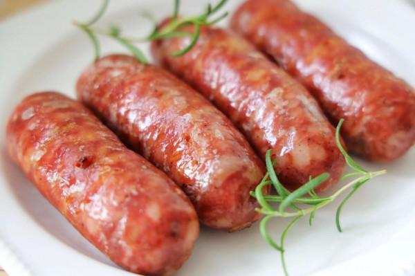 自制脆皮腸,純肉餡兒吃起來太過癮了,在家做無新增才健康 自制脆皮腸,純肉餡兒吃起來太過癮了,在家做無新增才健康