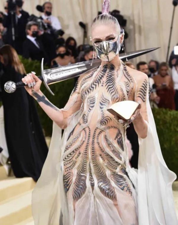 特斯拉創始人馬斯克和格萊姆斯在一起三年後分手了 特斯拉創始人馬斯克和格萊姆斯在一起三年後分手了