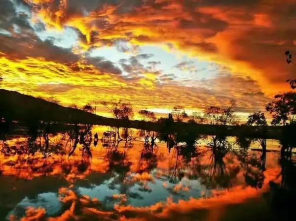 雲南黃龍潭美麗的火燒雲