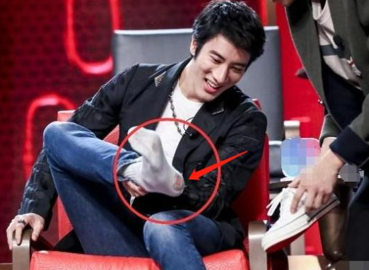 “深情學霸”人設崩了，豪門教育引人反思，二哥不是唯一“教材”