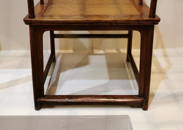 單把估價40萬，清黃花梨南官帽椅有一處特別