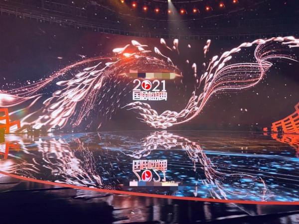 國劇盛典星光黯淡：鄧萃雯黎耀祥紅毯合體，董潔穿得像剝皮火腿腸