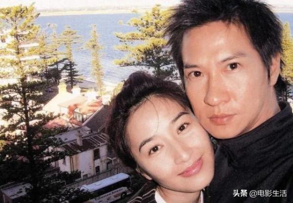 8位情史乾淨的男星，生活過得比偶像劇更甜，有人與初戀相守27年