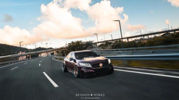 明明長著一張賓士C63的前臉,還說自己是一輛本田? 明明長著一張賓士C63的前臉,還說自己是一輛本田?