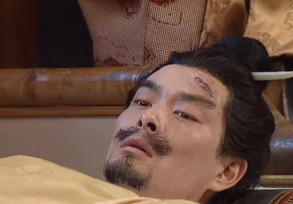 郭嘉：孫策不足懼也，輕而無備，性急少謀，他日必死於小人之手