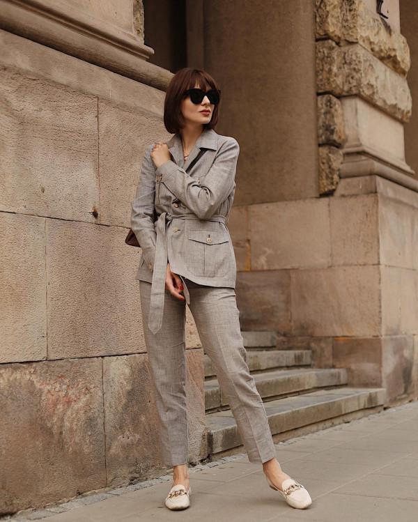 這樣穿才有浪漫復古的風格，優雅貴氣的姿態