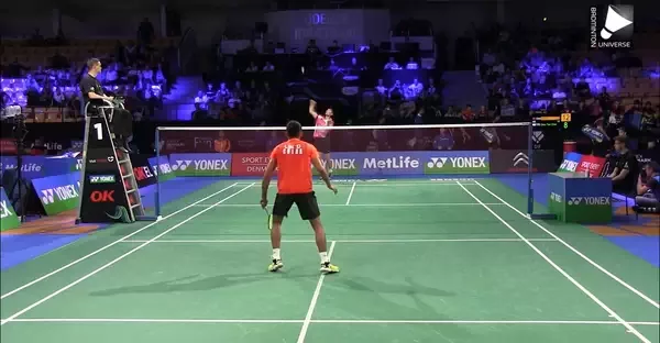 羽毛球單打步法總則和三分則，在保持重心前提下，使重心位移最少