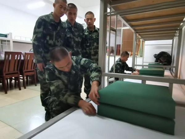 班長的“套路”你見識過嗎? 班長的“套路”你見識過嗎?