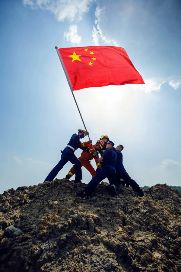 看!鴨綠江畔“火焰藍” 看!鴨綠江畔“火焰藍”