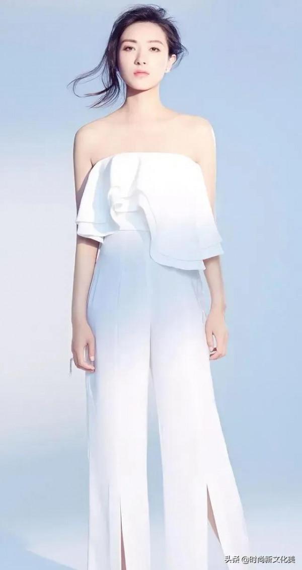 萬茜，人淡如菊，自帶風情閒看花開花落，坐待雲捲雲舒