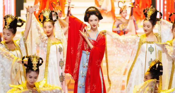 雙十一晚會:易烊千璽像猴、周冬雨性感失敗,金晨唐裝一舞太驚豔 雙十一晚會:易烊千璽像猴、周冬雨性感失敗,金晨唐裝一舞太驚豔