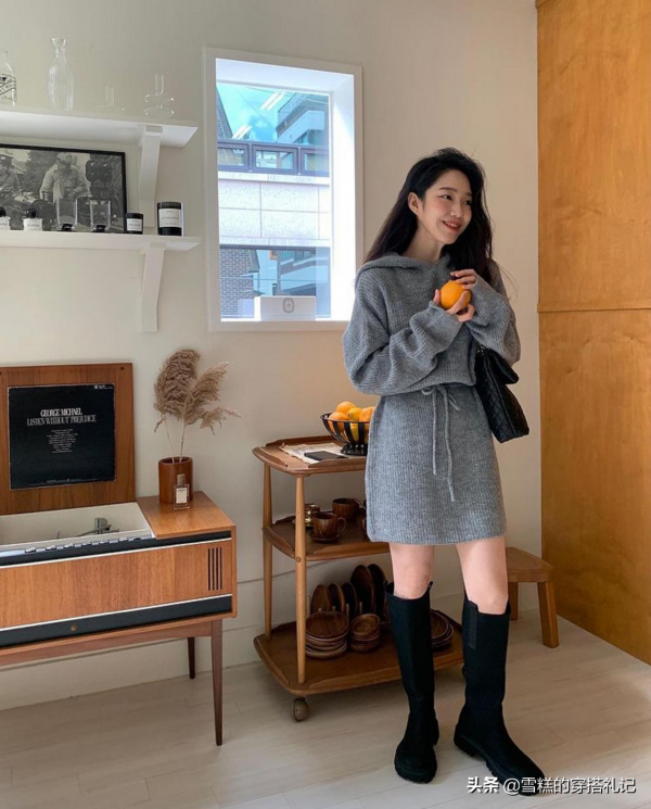 今秋再穿衛衣就過時了！這3種“上衣”正流行，搭褲子裙子都好看