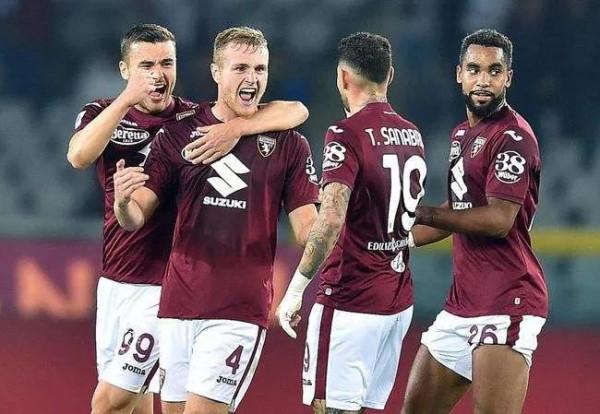 盤點五大聯賽球衣胸前廣告上的那些汽車品牌,最經典的卻已經消失 盤點五大聯賽球衣胸前廣告上的那些汽車品牌,最經典的卻已經消失