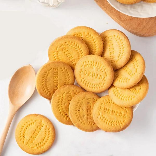 粗糧消化餅乾，入口後酥脆濃香，麥香味濃郁，既能解饞又能減脂