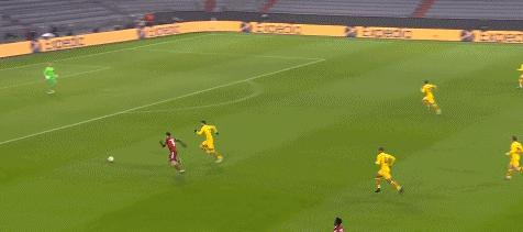 體壇聯播｜巴薩慘敗歐冠小組出局，艾克森或離開中超回巴西