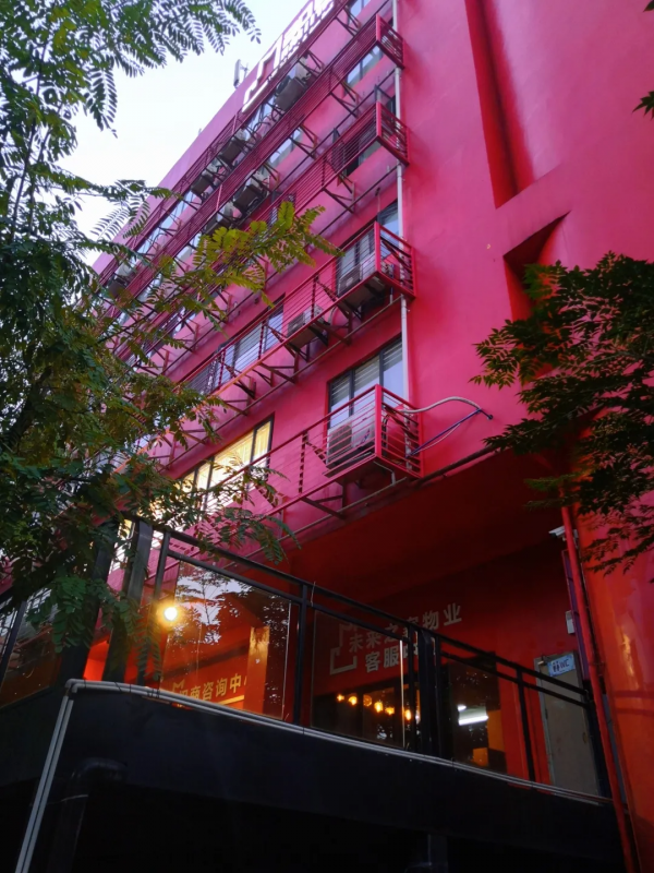 奔著體驗汽車影院而去，沒想到被周圍免費的環境吸引到了