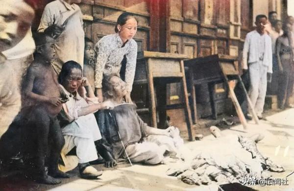 1916年，一名革命黨倒斃漢口街頭，母親拉著手痛不欲生