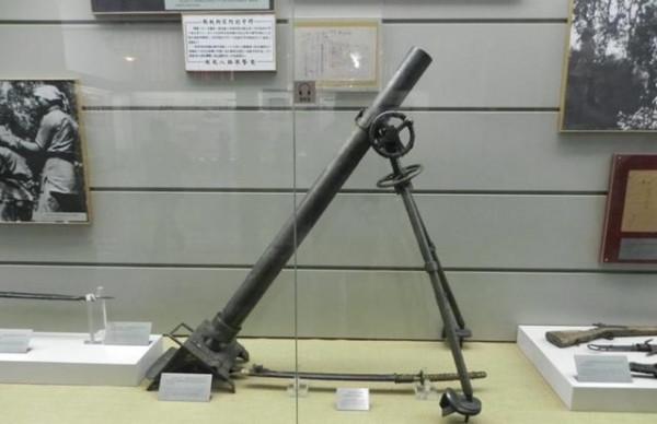 新四軍造迫擊炮彈，正為炸藥發愁，突然看到海上漂著美、日的水雷