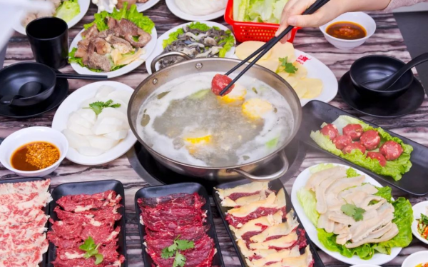 廣東火遍當地的牛肉店,上萬人同時就餐,1700桌客人搶著吃 廣東火遍當地的牛肉店,上萬人同時就餐,1700桌客人搶著吃