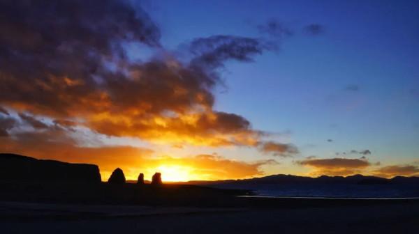 穿越西藏阿里中線,地上只有車轍印,這種路就是轎車能力的極限 穿越西藏阿里中線,地上只有車轍印,這種路就是轎車能力的極限