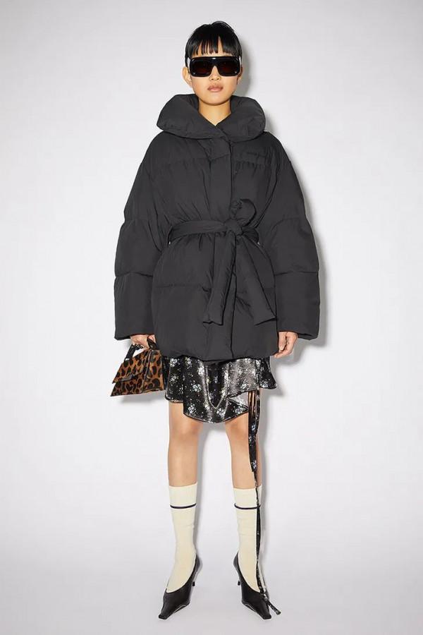 羽絨服穿出螞蟻腰，熱巴的腰圍和你的頭圍撞號了？