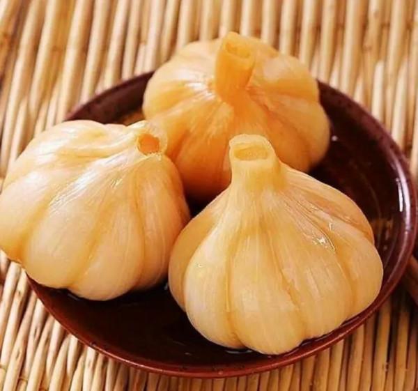 冬天必吃的臘八蒜,只需幾步就可以醃製出好吃又下飯的臘八蒜 冬天必吃的臘八蒜,只需幾步就可以醃製出好吃又下飯的臘八蒜