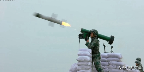 國內空突旅新增多款裝備?191新槍新電臺,加強版山貓防禦力更強 國內空突旅新增多款裝備?191新槍新電臺,加強版山貓防禦力更強